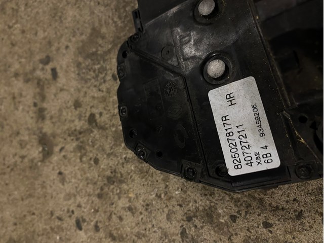 825027817R Замок двери боковой сдвижной правой купить Ирпень