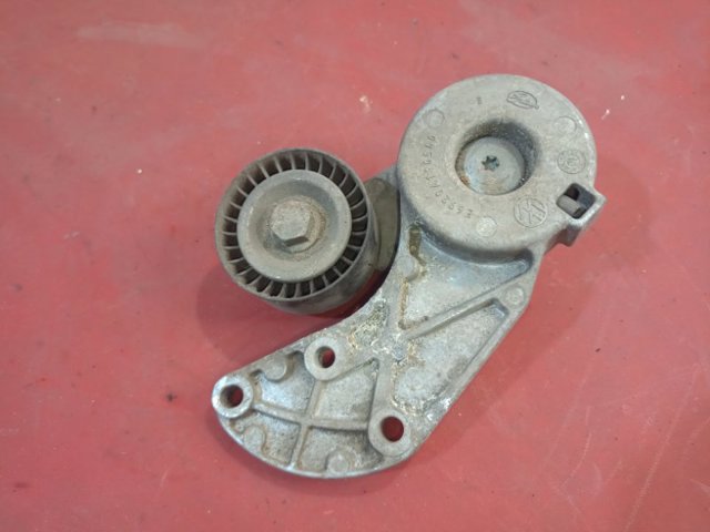 Натяжная планка поликлинового ремня Порше Кайен