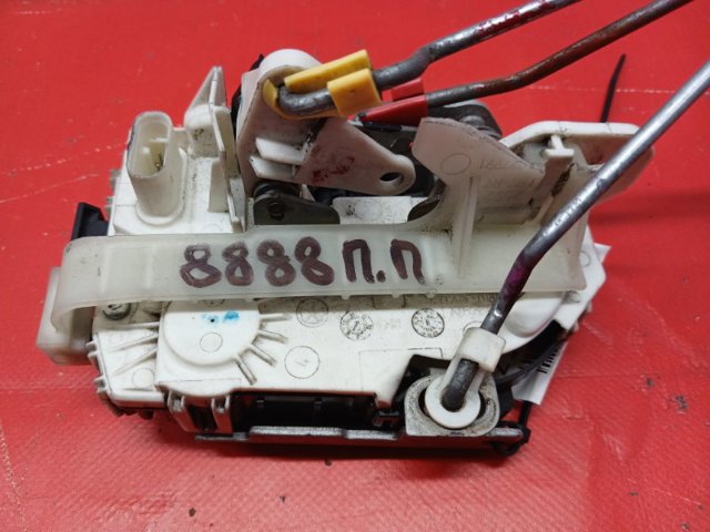 CHRYSLER 04589422AH Замок передней правой двери в наличии Днепр