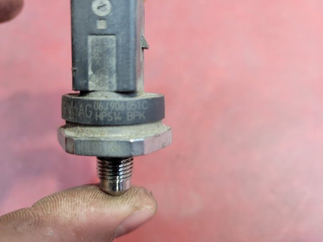 VAG 06J906051C Датчик давления топлива в наличии Черкассы