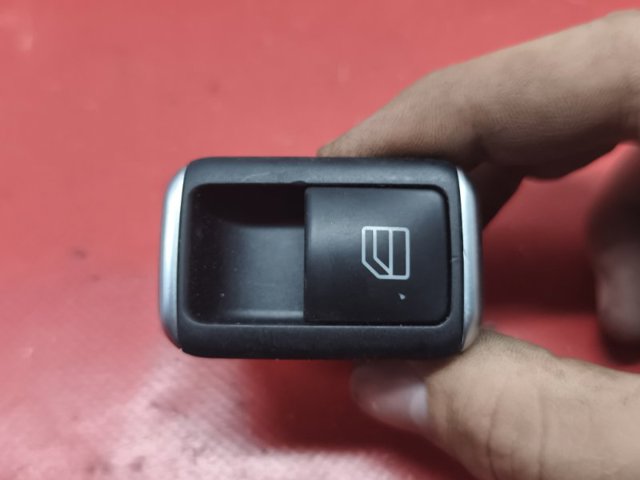 TESLA 100374900B Кнопочный блок управления стеклоподъемником передний левый в наличии Павлоград