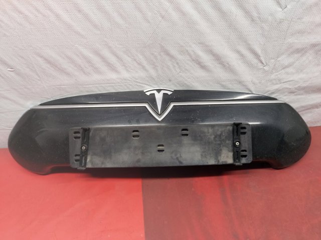 Решетка радиатора Tesla Model S