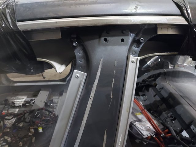 TESLA 1024206S0B Стойка кузова центральная левая в наличии Чернигов