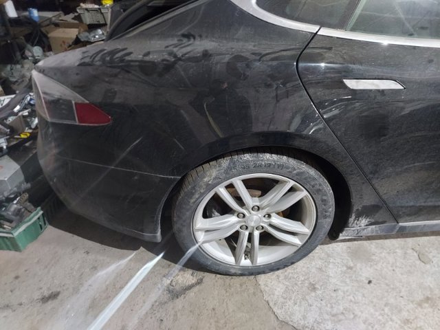 Боковина кузова правая 1024207S0B TESLA
