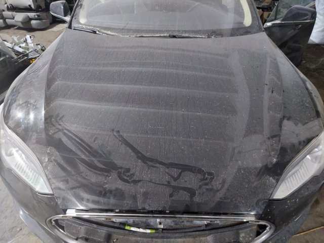 1038384S0C TESLA Капот купить в Житомир