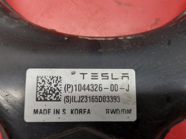 Рычаг передней подвески верхний, правый 104432600J TESLA