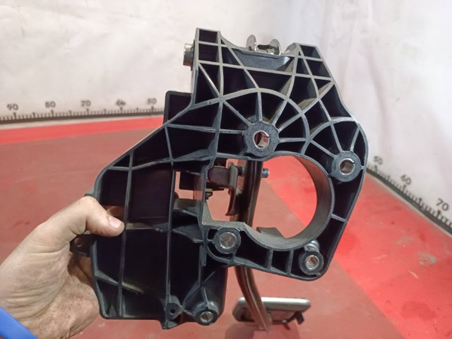 104469100D TESLA Кронштейн педалей, педальный узел купить в Днепр