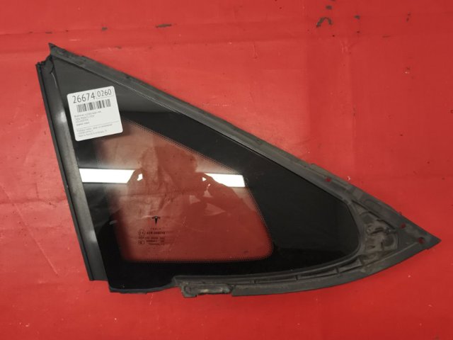 Стекло багажника, левое 105182099A TESLA