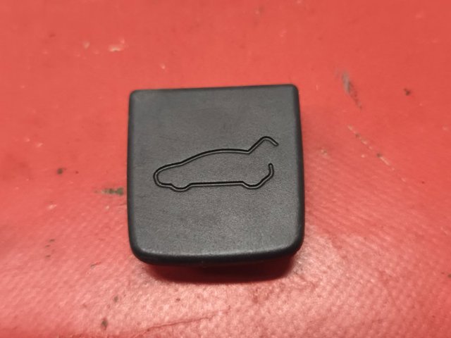 Кнопка включения аварийного сигнала 105320600D TESLA