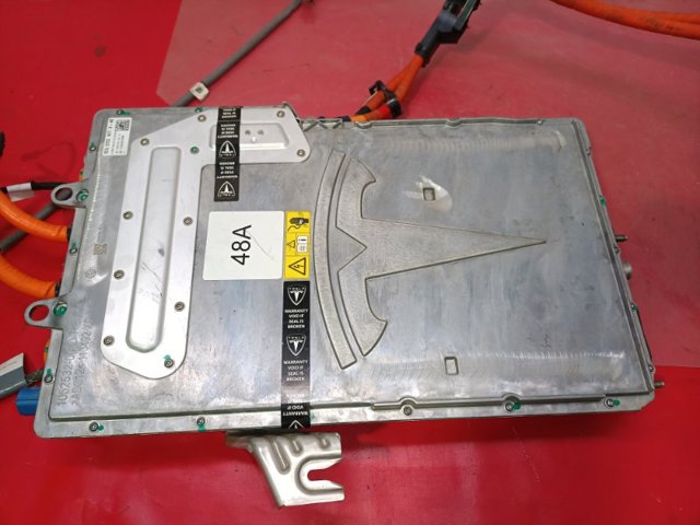 Модуль управления (ЭБУ) заряда основной батареи 105513902A TESLA