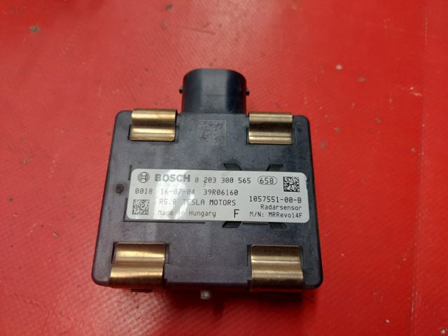 Радарный датчик дистанции 105755100B TESLA