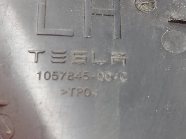 105784500C TESLA Заглушка бампера буксировочного крюка передняя левая купить в Павлоград