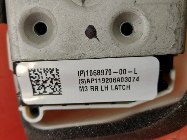 106897000L TESLA Замок двери задней левой купить в Кривой Рог