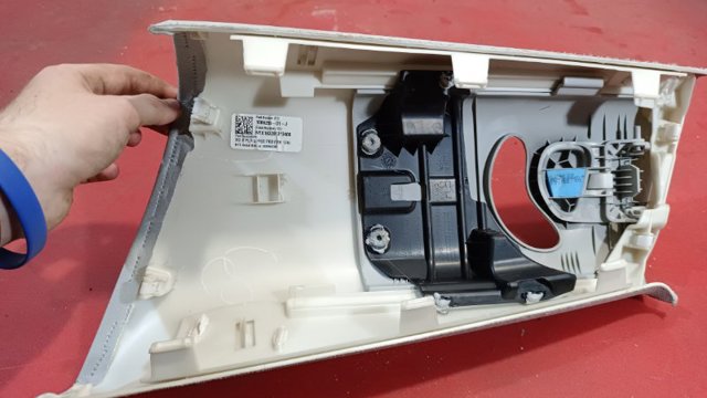 108625501J TESLA Обшивка стойки кузова внутренняя средняя правая купить в Киев