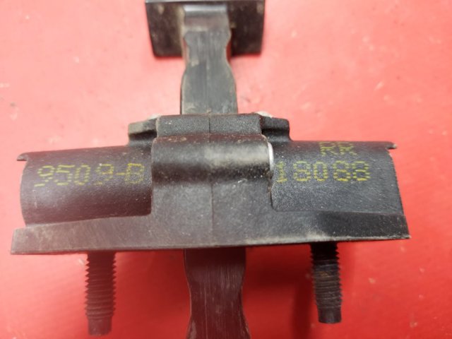 TESLA 108950900B Ограничитель задней двери в наличии Ирпень