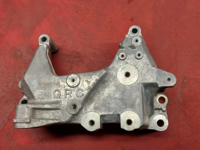 Кронштейн подушки (опоры) двигателя, правой 112314BA0B NISSAN
