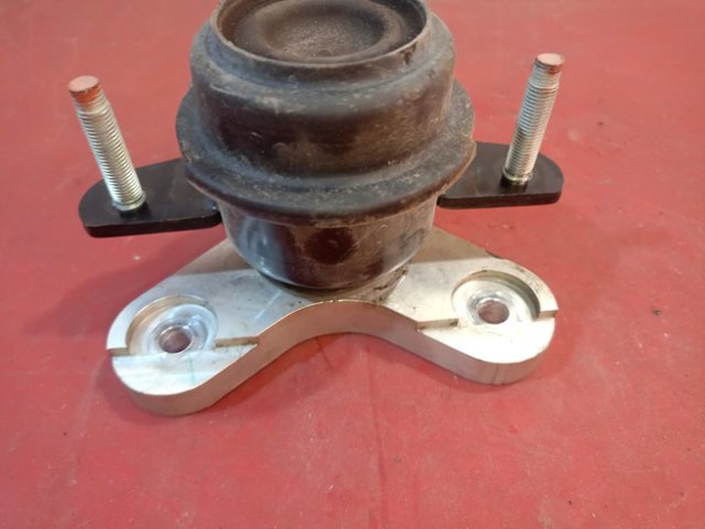 Опора КПП 113204HK0A NISSAN