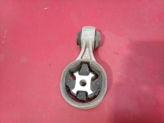 Опора двигателя правая верхняя 113504BA0A NISSAN