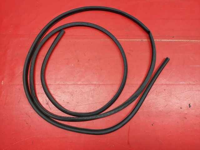 Уплотнение передней двери 11A837701A VAG