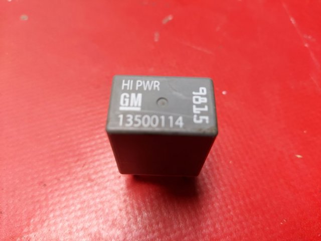 Реле противотуманной фары 13500114 GM