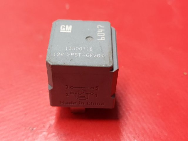 Реле компрессора пневмоподвески 13500118 GM