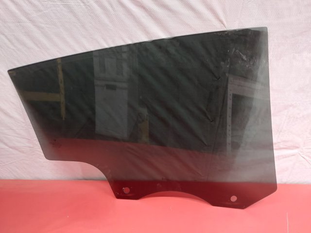 TESLA 149550600B Стекло двери задней левой в наличии Тернополь