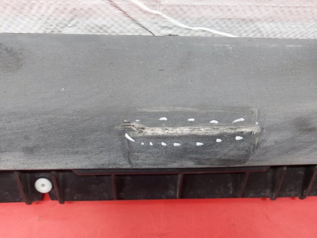 TESLA 149774500B Кронштейн наружной накладки порога правой в наличии Кривой Рог