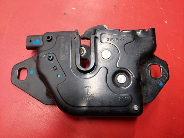 Замок крышки капота 150039700E TESLA