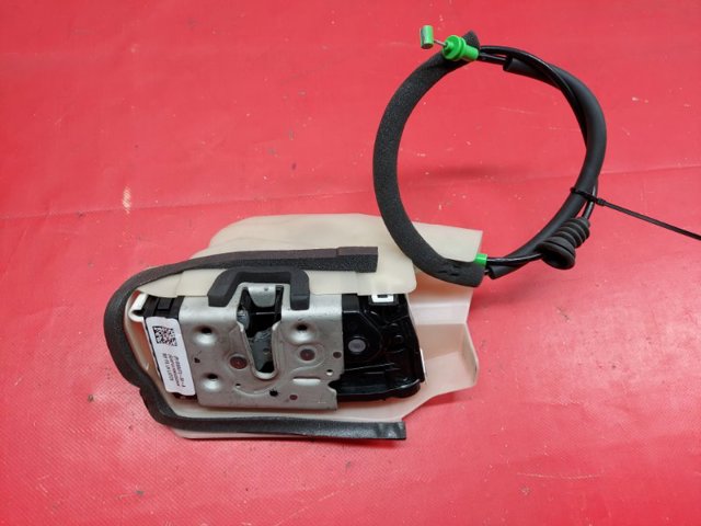 Запор кабины 150067200A TESLA