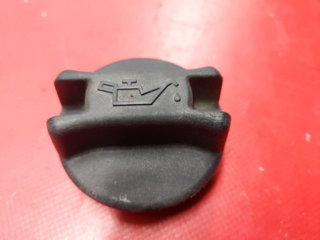 Крышка масляной горловины 152551P110 NISSAN