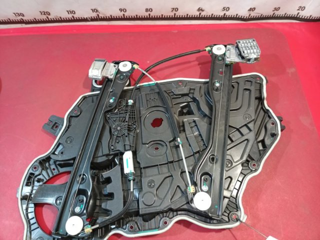 Стеклоподъемник передней двери 152680000B TESLA