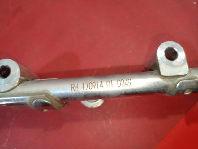 175215CA0A NISSAN Распределитель топлива (рампа) правый купить в Киев