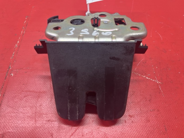 Замок крышки багажника 17A827505 VAG