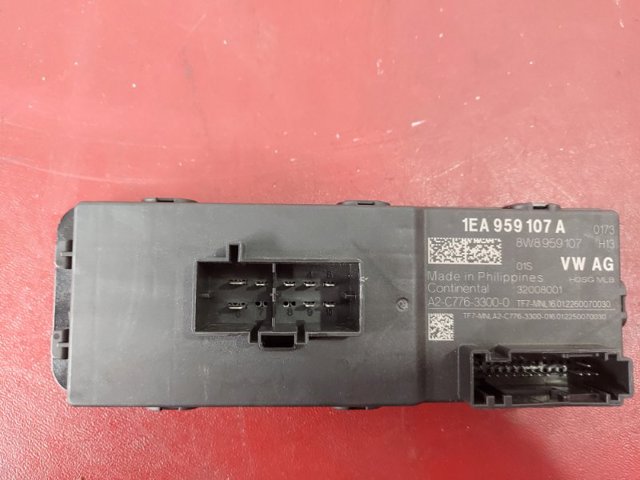 ЭБУ открытия крышки багажника/двери 3-й (5-й) 1EA959107A VAG