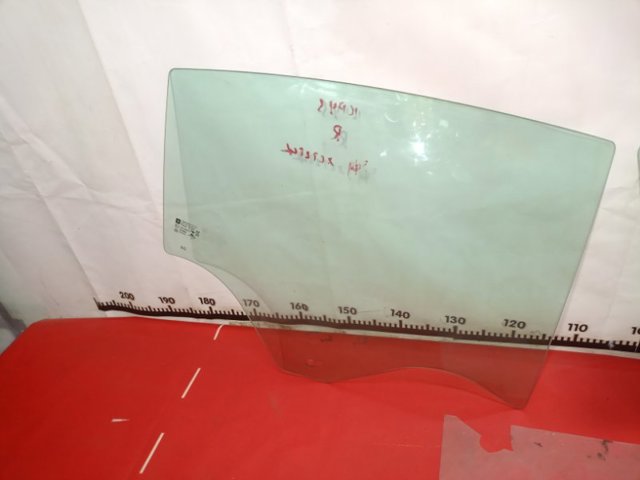 Стекло задней правой двери 23440656 GM