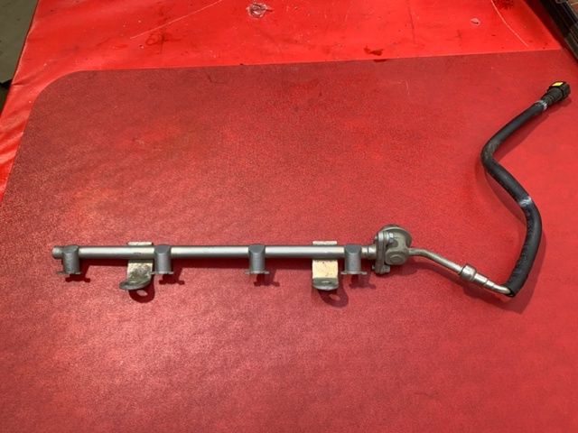 TOYOTA 2381436040 Распределитель топлива (рампа) в наличии Киев