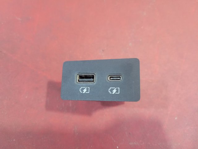 USB-разветвитель 253316UA0 NISSAN