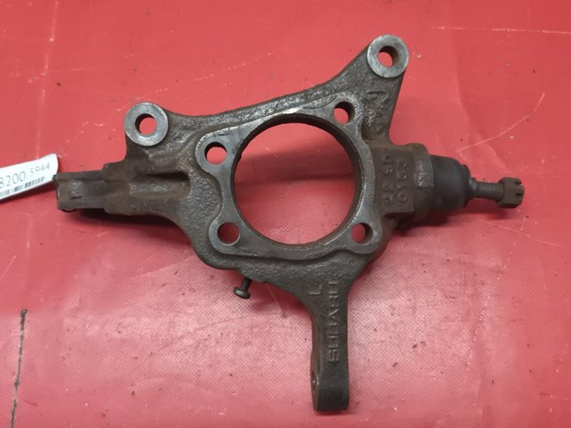 Цапфа (поворотный кулак) передний левый 28313SC011 SUBARU