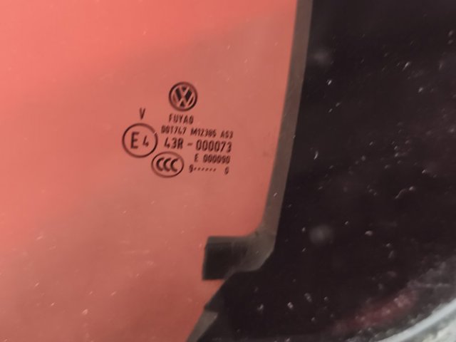 VAG 3CN845213 Стекло-форточка двери задней левой в наличии Одесса