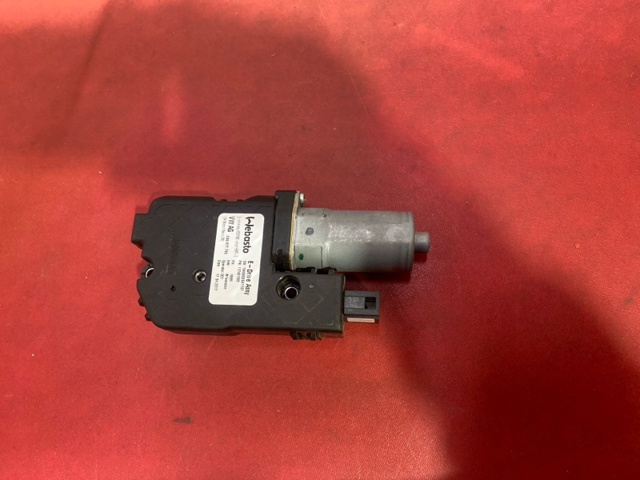 Мотор привода люка 3G5877795 VAG