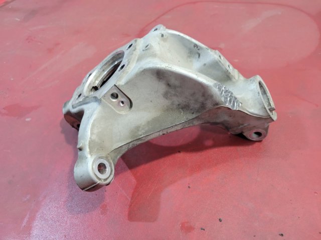 Цапфа - поворотный кулак передний, левый 400156RA0A NISSAN
