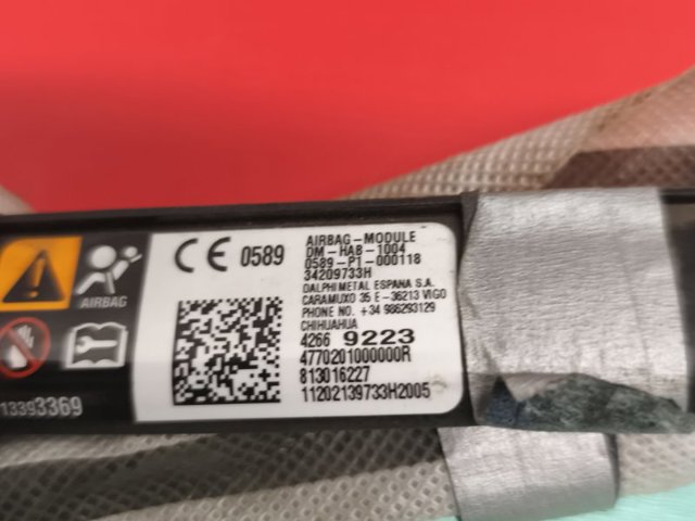 Шторка боковая правая 42669223 GM