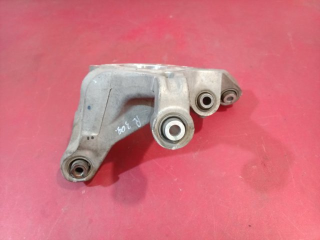 NISSAN 430185CA0A Цапфа (поворотный кулак) задний правый в наличии Украина