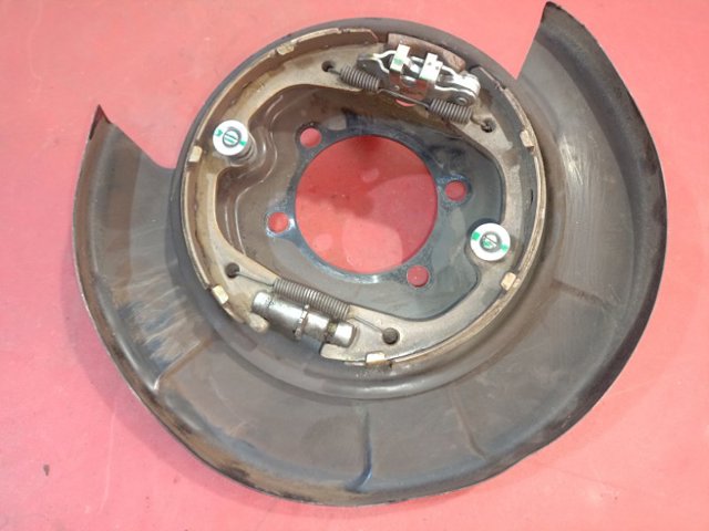 Диск опорный заднего тормозного барабана правый 440201MB6A NISSAN