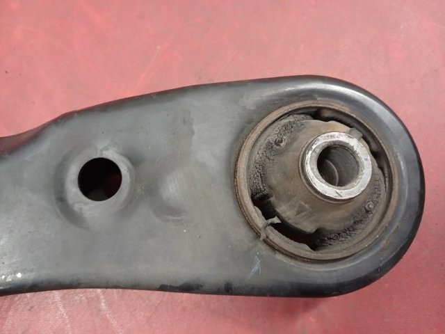 TOYOTA 480680R010 Нижний рычаг в наличии Ирпень