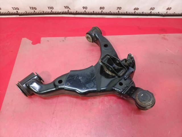 Правый рычаг передней нижней подвески 4806860051 TOYOTA