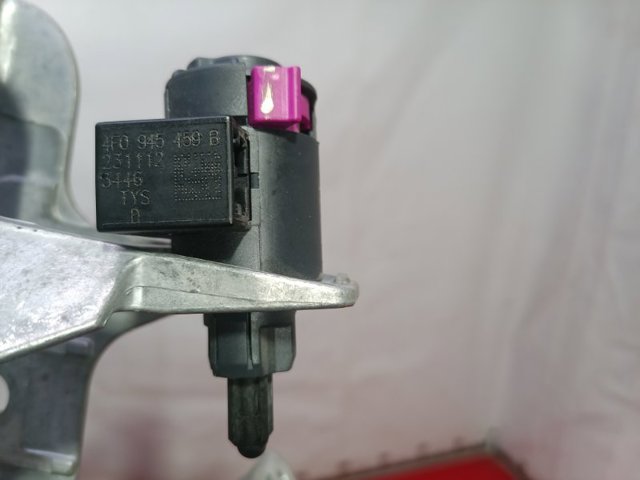 Лягушка стоп сигнала Ауди А8 D3