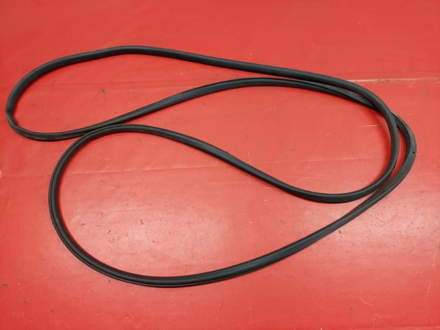 Уплотнитель левой передней двери 4M0837911C VAG