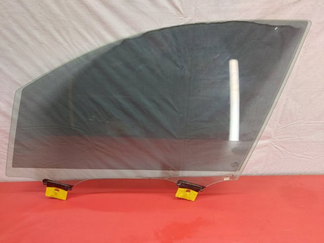Окно (передней двери) двери 4M0845021 VAG