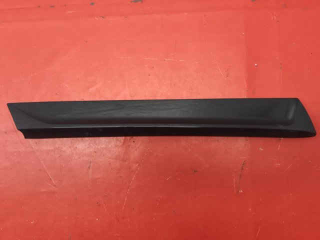 Накладка задней 3-й/5-й двери, правая 4M0854872A VAG